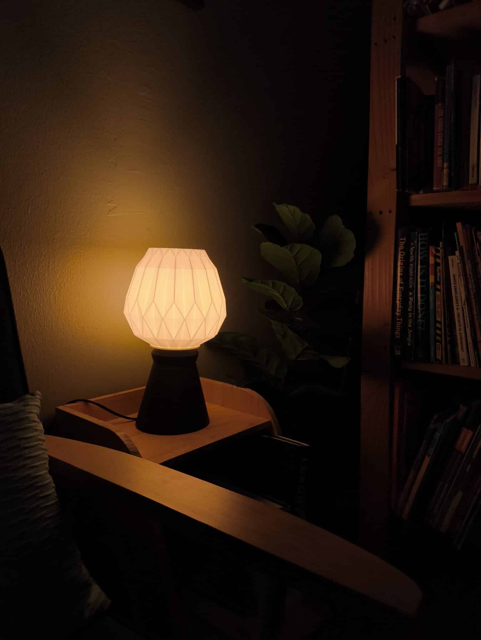 LUUMI: 3D Printed Lamp Shop Ori lamp with cone stand
