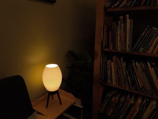 LUUMI: 3D Printed Lamps Wave lamp with legs stand