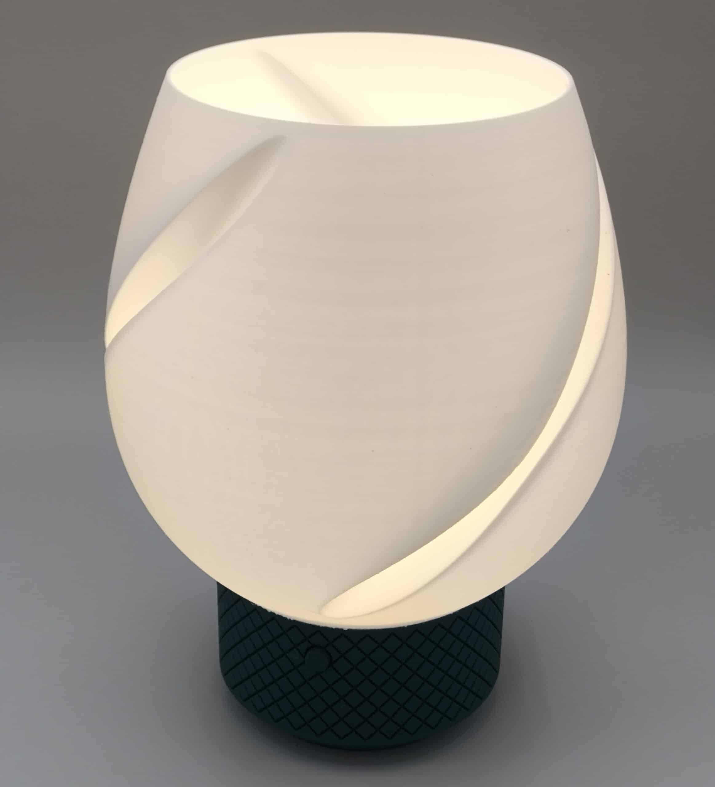 3D printed rechargeable lamp